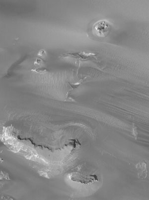 Каньон Кандор (Candor Chasma), участок обширной системы Долин Маринера (Valles Marineris)